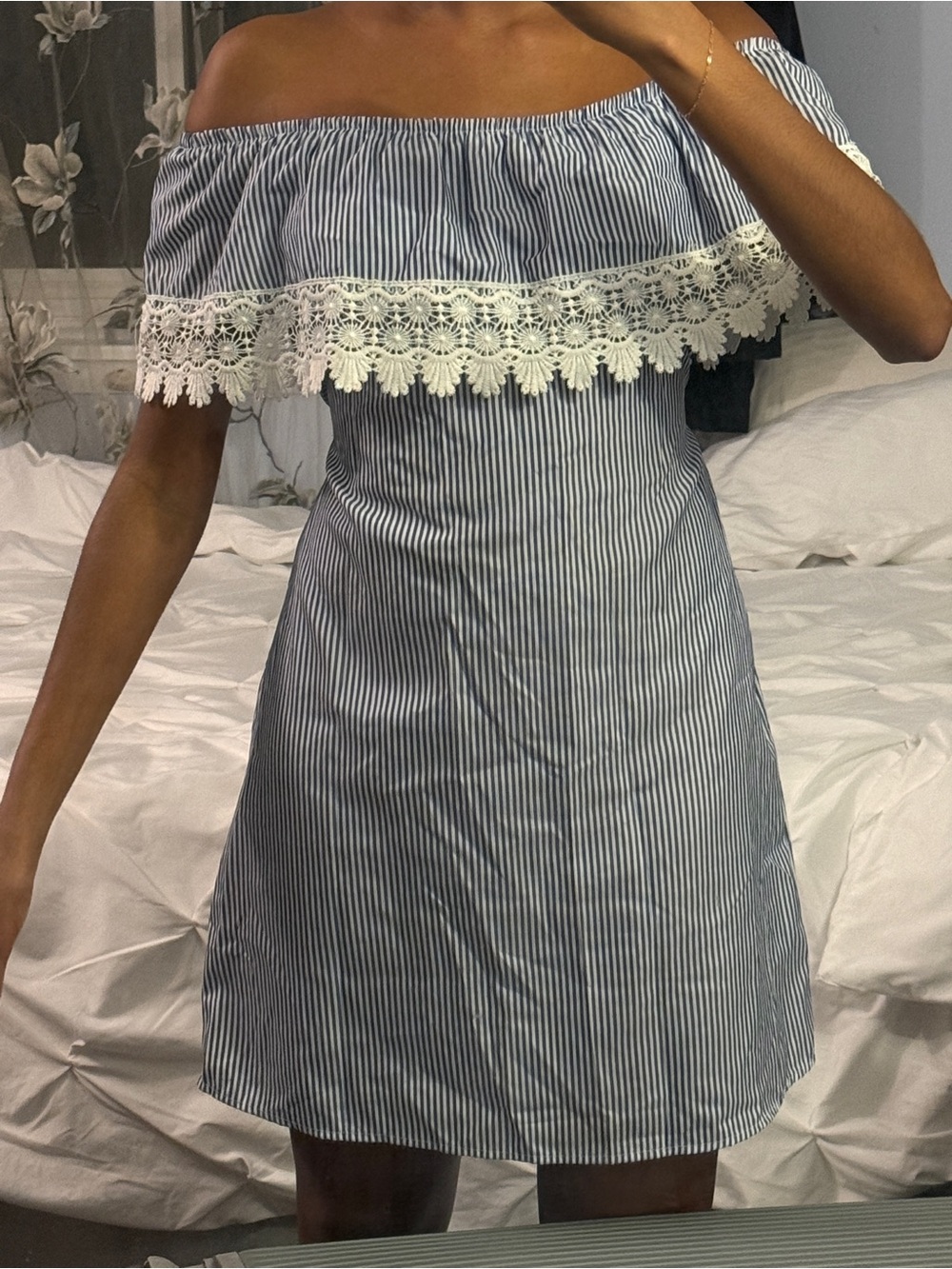 Women Striped Off-Shoulder Lace-Trim Dress Blue & White URBANOLOGY